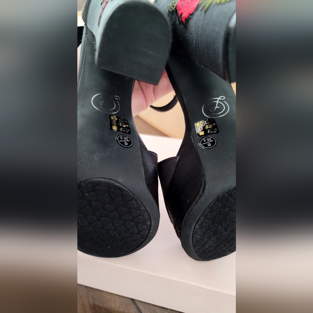 Chinese Laundry Amy Black Satin Embroidered Platform Heels - Picture 6 of 9